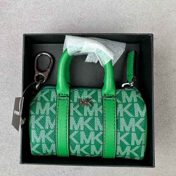 Michael Kors Micro Duffle keychain - Picture 1 of 5